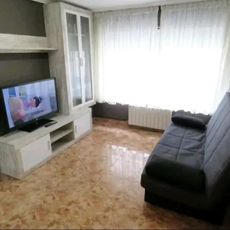 Bilbao, 3 Hab, 5 Camas, Wifi, Metro, Aparcamiento Gratis, Apartment *