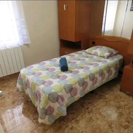 Bilbao, 3 Hab, 5 Camas, Wifi, Metro, Aparcamiento Gratis, Apartment *
