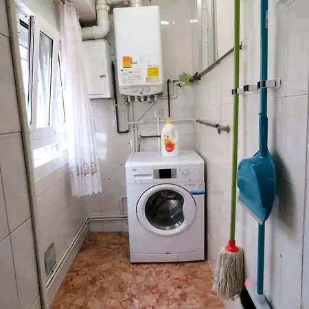 Apartment Bilbao, 3 Hab, 5 Camas, Wifi, Metro, Aparcamiento Gratis, *