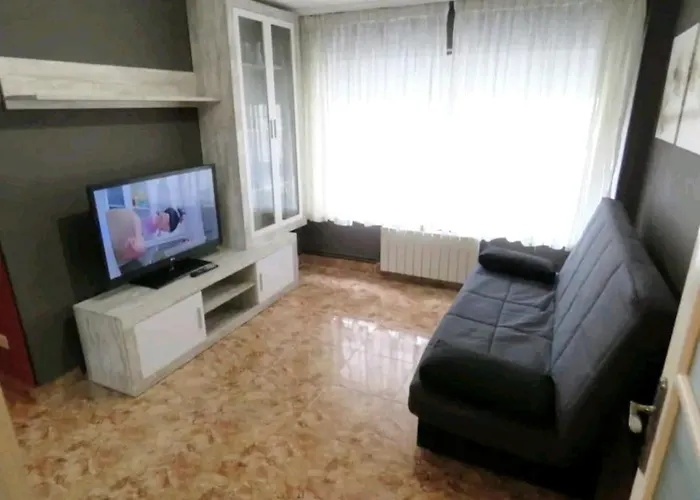 Bilbao, 3 Hab, 5 Camas, Wifi, Metro, Aparcamiento Gratis, Apartment *