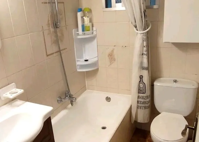 Bilbao, 3 Hab, 5 Camas, Wifi, Metro, Aparcamiento Gratis, Appartement *