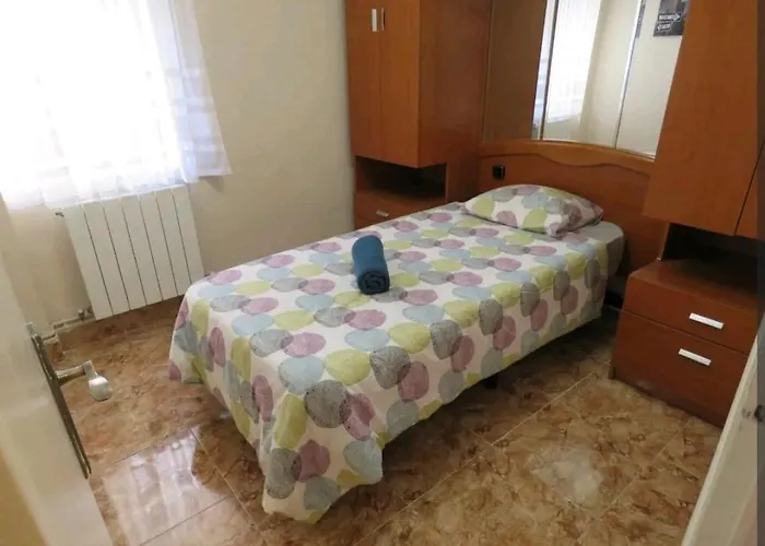 Bilbao, 3 Hab, 5 Camas, Wifi, Metro, Aparcamiento Gratis, Appartement *